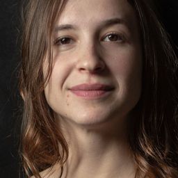 Lucie Gallo 飾演 Lucie