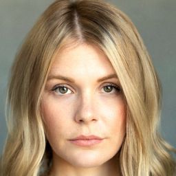 Hannah Arterton 飾演 Persephone