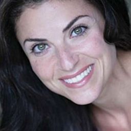 Natalie Salins - 保姆的黑皮書演員 飾演D.A. Ferris