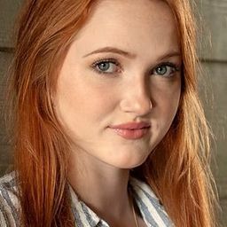 Abby Glover 飾演 Laura