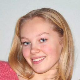 Ameli Olving Sælevik 飾演 Unge Nora Tidemann