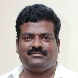 Arul Dass 飾演 Sathish's brother