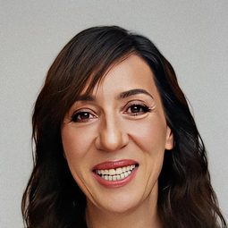 Binnur Kaya 飾演 Asuman