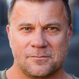 Patrick Thompson 飾演 Det. Pappas