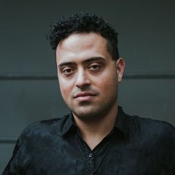 Yony Leyser - 慾望釋放柏林演員 飾演Ezra