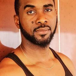 烏佐·阿魯克維 飾演 Fred