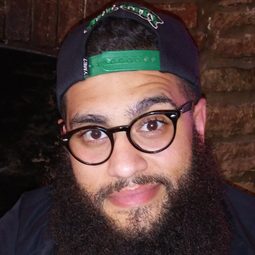 Jamali Maddix 飾演 Taj/Tej (voice)