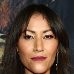 埃莉諾·松浦 - 黑暗殘留演員 飾演Angela Rossi