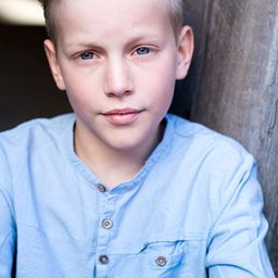 Nolen Dubuc 飾演 Felix