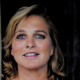 Anneke Blok 飾演 Grandmother