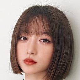 吉田 凜音 飾演 Aoi Tahara