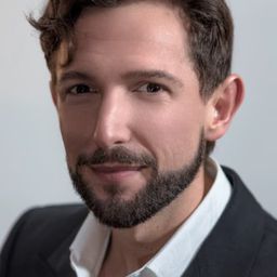 Aaron Blake 飾演 High Priest of Amon