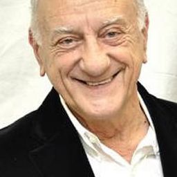 Jorge D'Elía 飾演 Medic