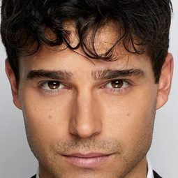 Eric Saade 飾演 Sebastian