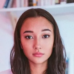 Carissa Perusset 飾演 Kiara