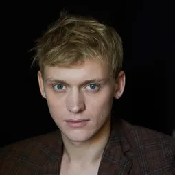 Enzo Brumm - 寂靜的朋友演員 飾演Hannes