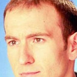 Vladimir Kolev 飾演 Koychev
