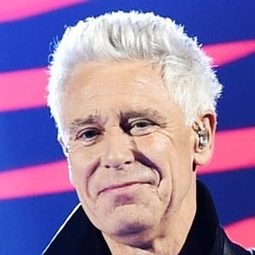 Adam Clayton 飾演 Self