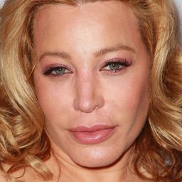 Taylor Dayne 飾演 Beth