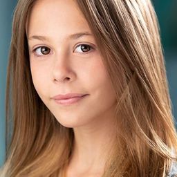 Izzy Perry 飾演 Caitlin