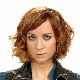 Sanna-June Hyde 飾演 Gastroenterologist