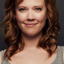 Patti Murin 飾演 Sara Webb