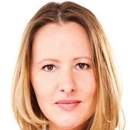 Nina Vorbrodt 飾演 Nurse