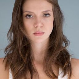 Larissa Ferrara 飾演 Edna