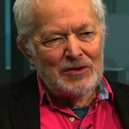 Michael Pennington 飾演 Marcus