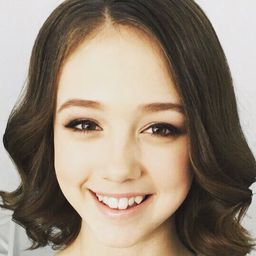 葉卡潔琳娜·史塔夏娃 飾演 Tanka