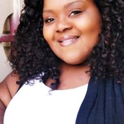 Evie Pree - 夜行動物演員 飾演TV Woman #1 (voice)