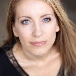 拉蕾妮雅·林伯傑格 飾演 Eileen