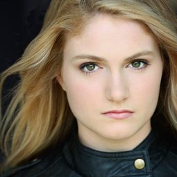 Casey Tutton 飾演 Teenage Girl