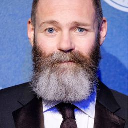 Francis Lee 飾演 Bella (voice)