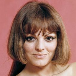 Catherine Rouvel 飾演 