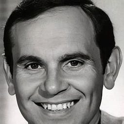 Ronnie Schell 飾演 T.V. Director