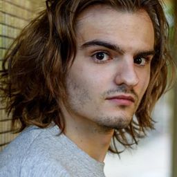 Samuel Skyva 飾演 Juraj