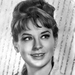 Lois Nettleton 飾演 Dulcie Mae