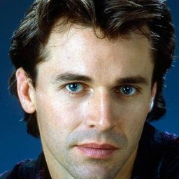 Korey Mall 飾演 Gil