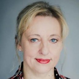 Johanna Bittenbinder 飾演 Mathilde