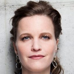 Anna von Berg - Heart Over Head演員 飾演Petra Schneider