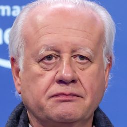 Juan Echanove - El sueño de Tánger演員 飾演Recepcionista (uncredited)