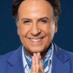 Haris Romas 飾演 Thomas Garoufallou