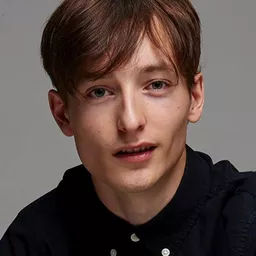 舒爾·瓦特內·布萊恩 飾演 Jonas Larson