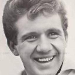 Giampiero Littera 飾演 Canapino