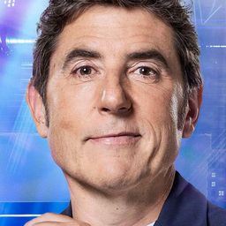 Manel Fuentes 飾演 Ailur, el panda rojo (voice)