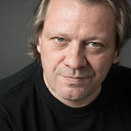 Vincent Jouan 飾演 Hubert