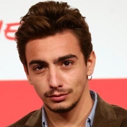 Gianluca Di Gennaro 飾演 Roberto