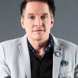 Bela B. 飾演 Elvis