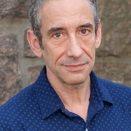 Douglas Rushkoff 飾演 Self